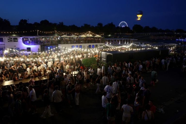 145 people pricked with syringes at France street music festival